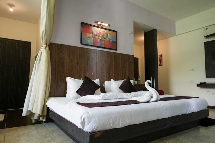 Room 3 of 16