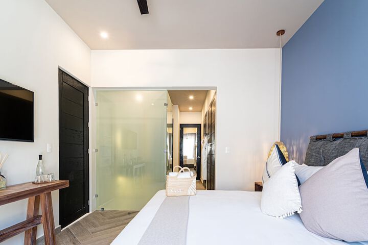 Room 6 of 37