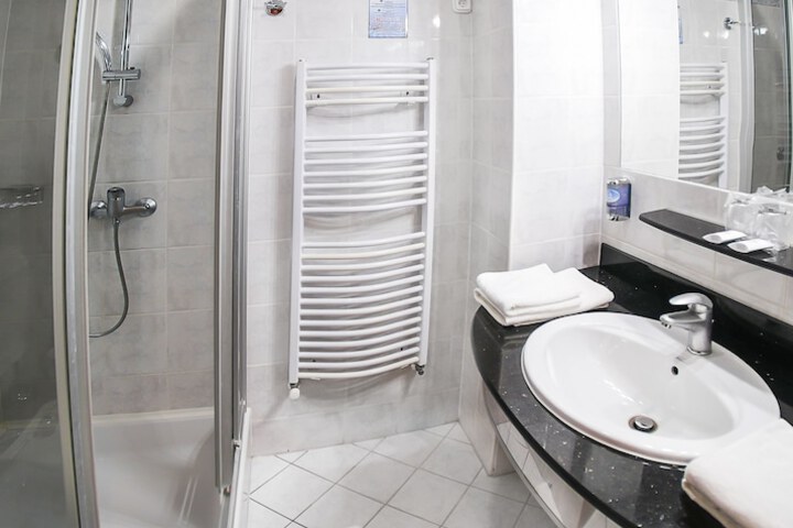 Room 62 of 171
