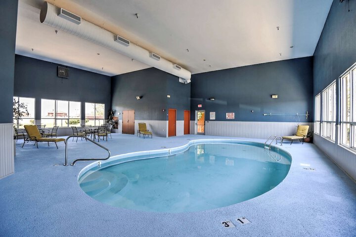 Hotel Pool