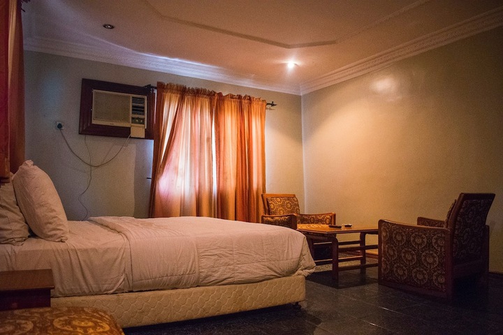 Room 14 of 38