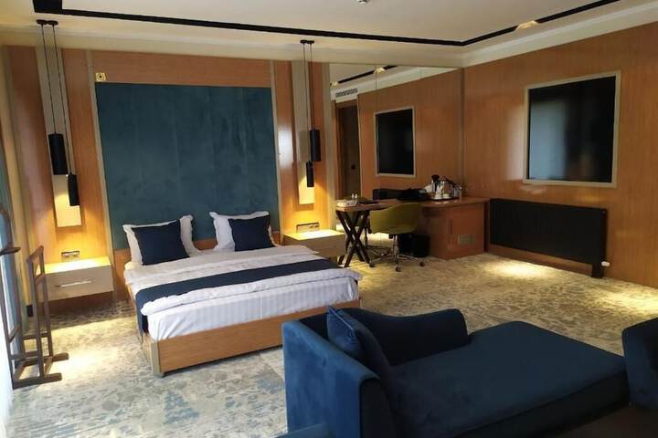 Room 9 of 49