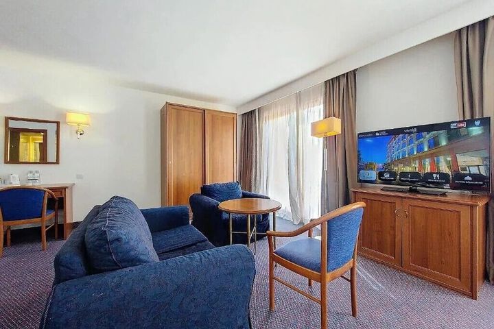 Room 40 of 148