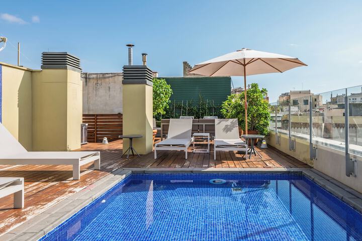 Hotel Pool
