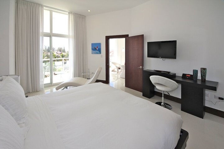 Room 6 of 30