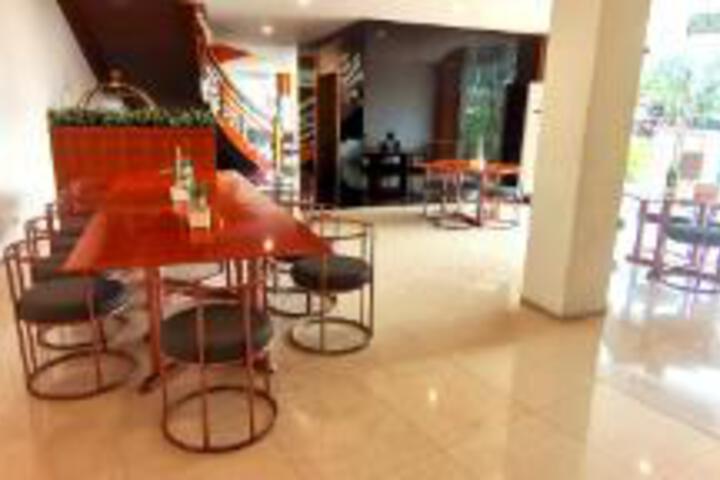 Dining 6 of 18