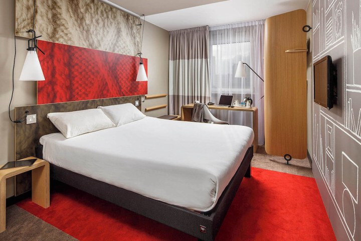 Room 10 of 44