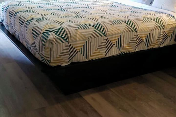 1 King Bed (2 of 4)