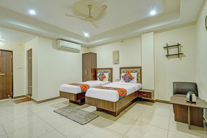Room 9 of 33