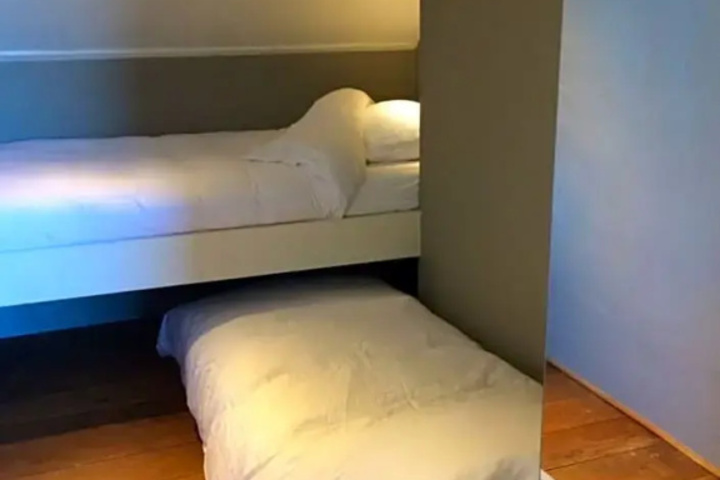 Room 2 of 2