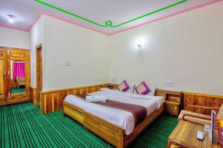 Room 4 of 9
