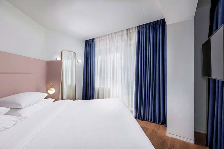 Room 15 of 53