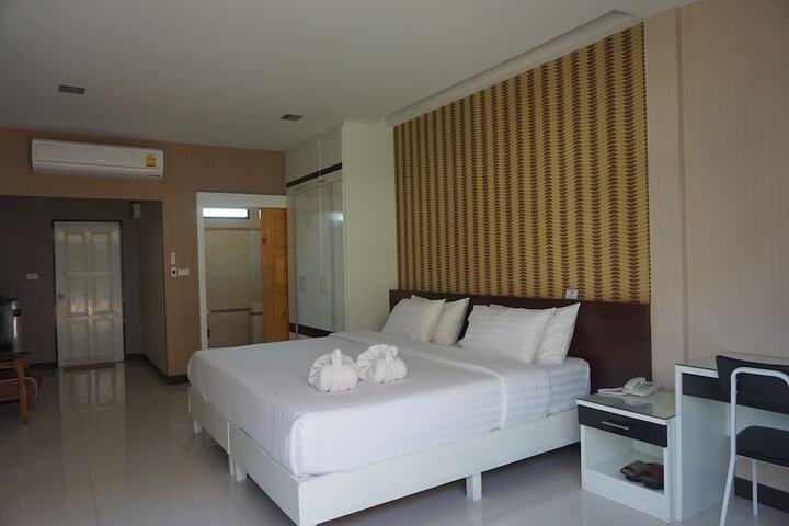 Room 9 of 28