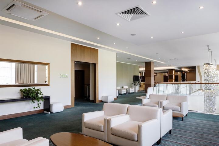 Business Center 222 of 228