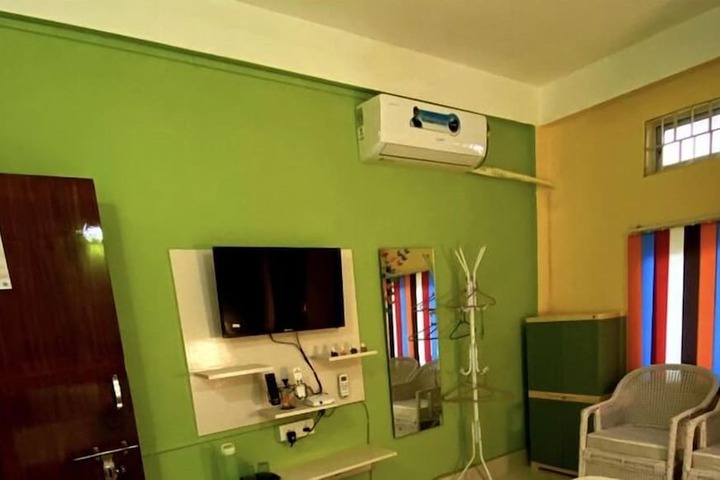 Room 3 of 37