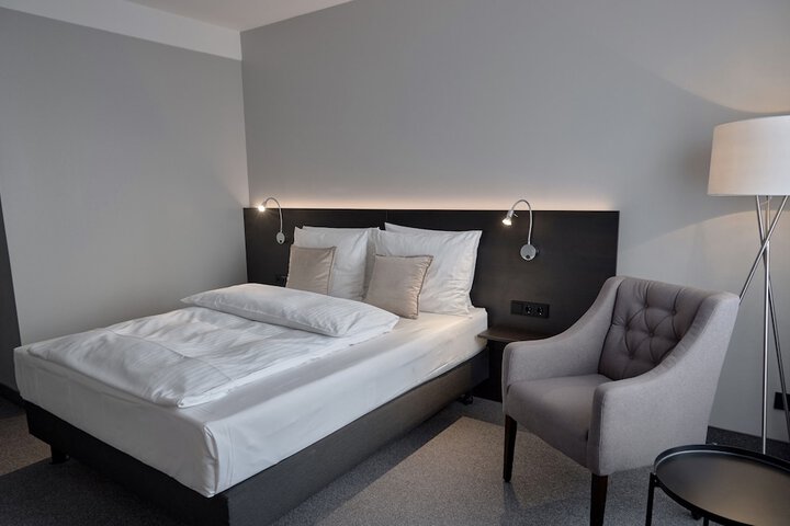Room 11 of 30