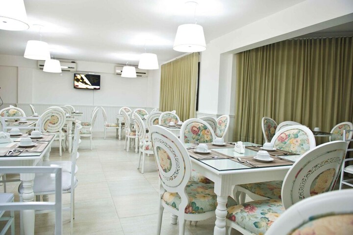 Dining Photos
