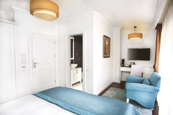 Room 11 of 46
