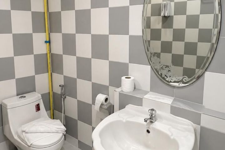 Room 60 of 77