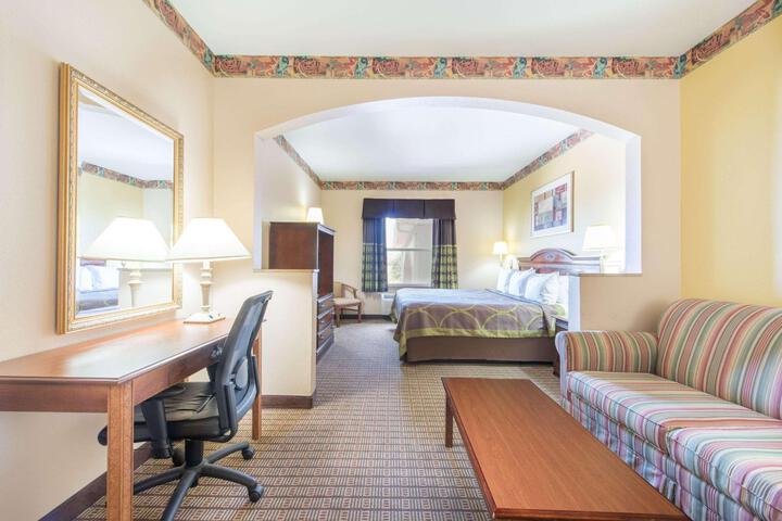 1 King Bed (3 of 10)
