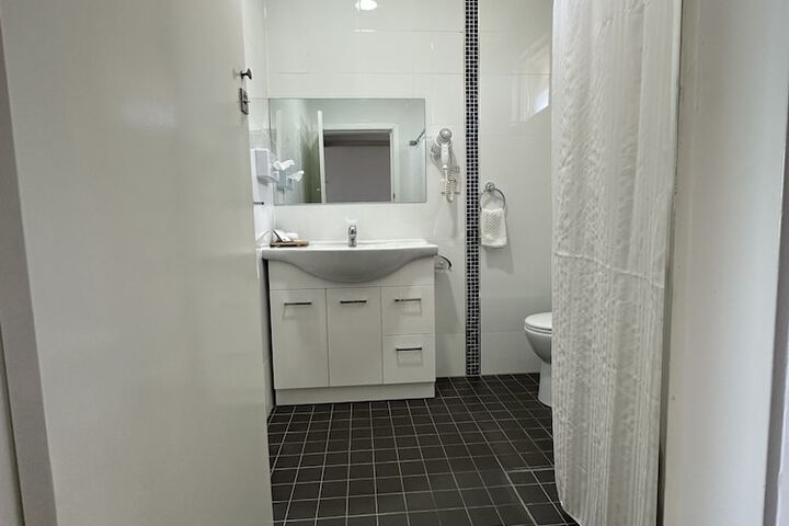 Room 32 of 63