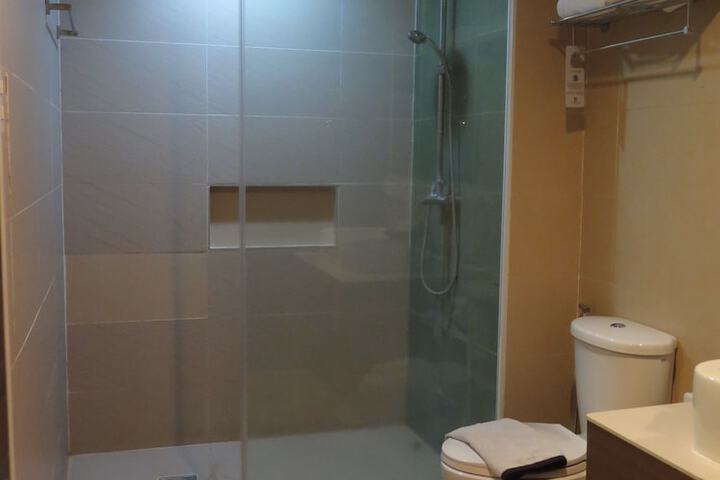 Room 32 of 48