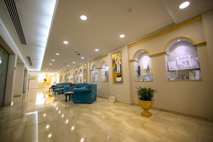 Entrance & Lobby