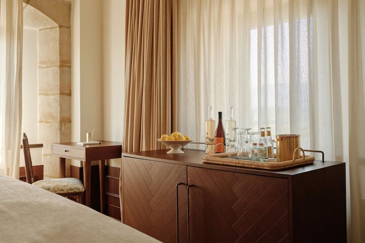 Room 4 of 92