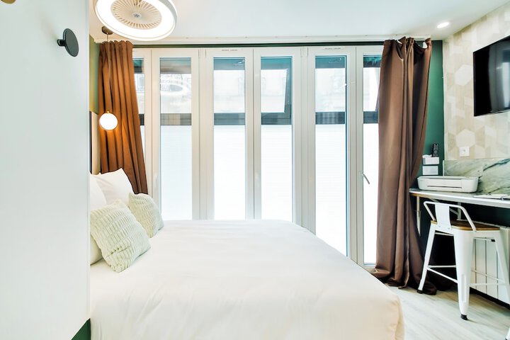 Room 48 of 270