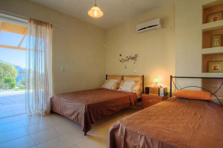 Room 12 of 74
