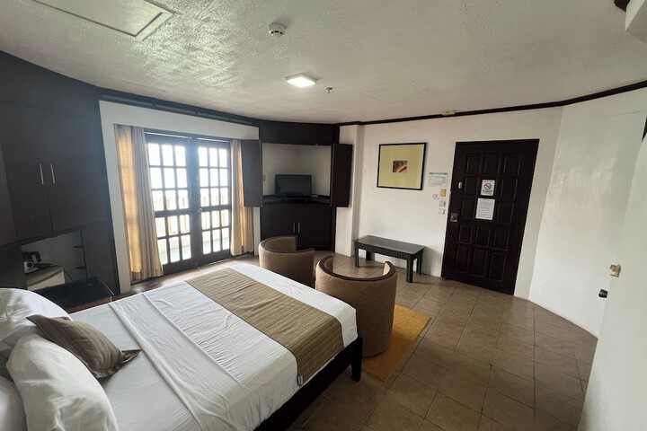 Room 15 of 68