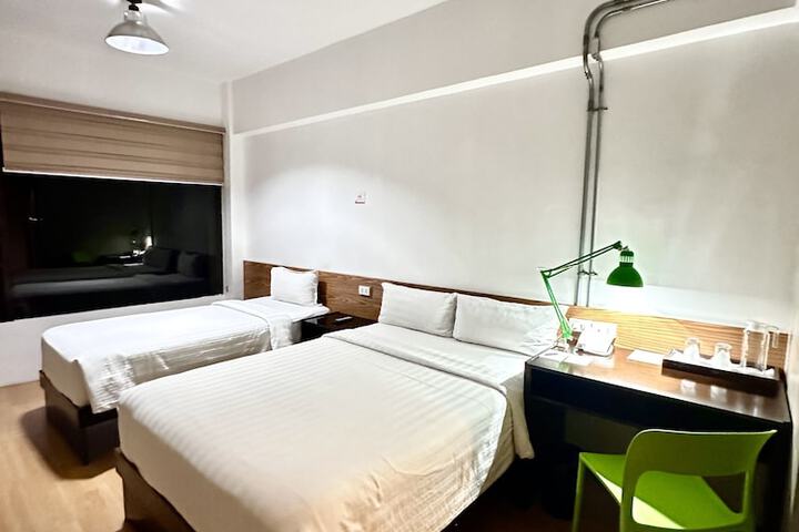 Room 6 of 19