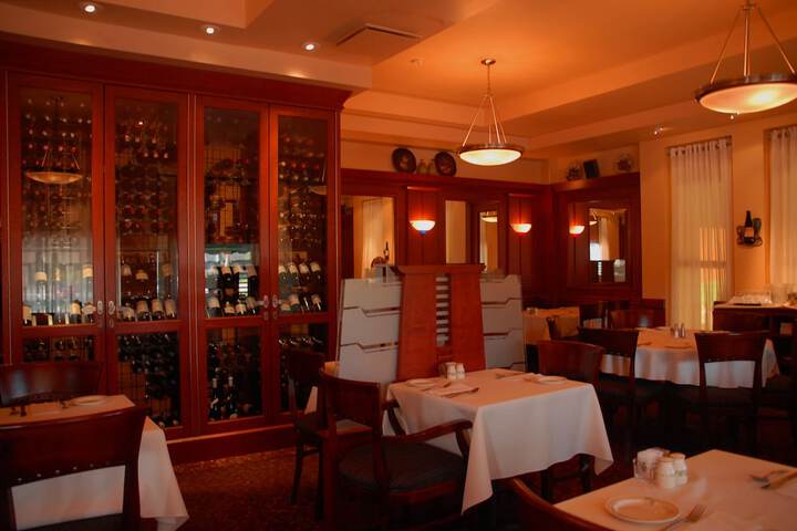 Dining 24 of 34