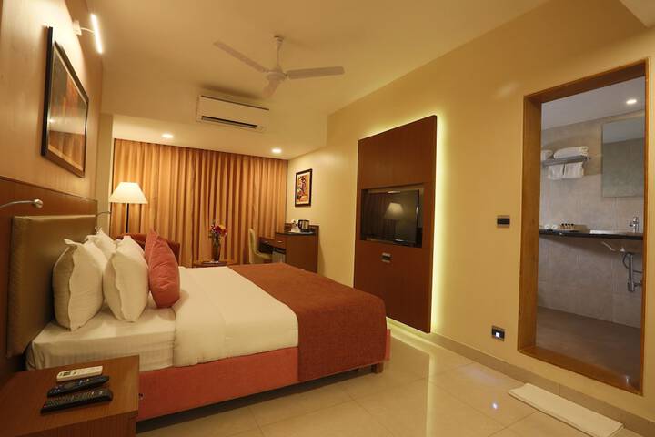 Room 13 of 36