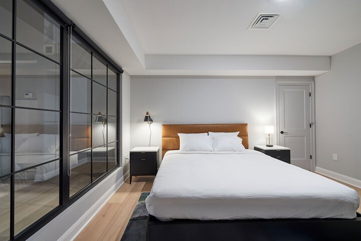 Room 8 of 27
