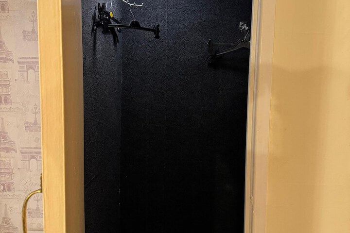 Room 27 of 156