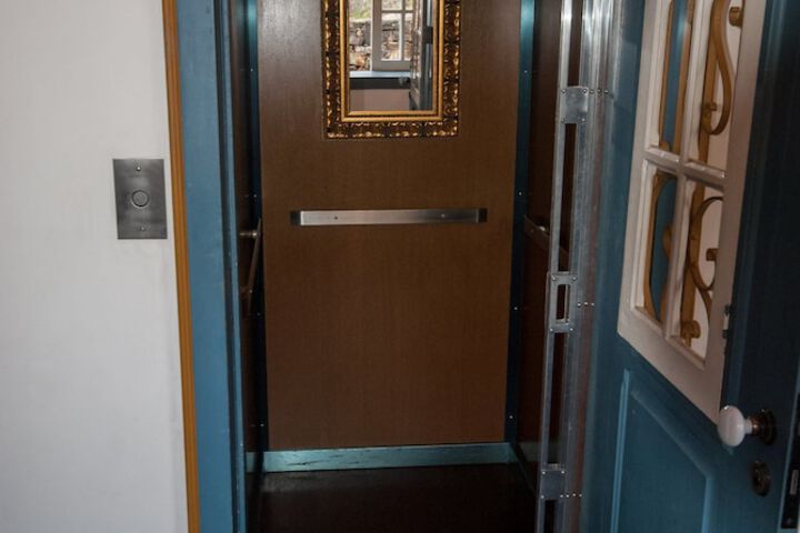 Room 32 of 106