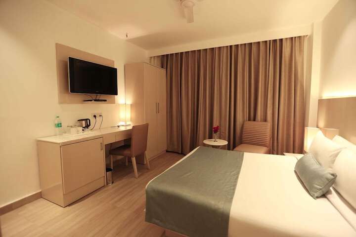 Room 12 of 37