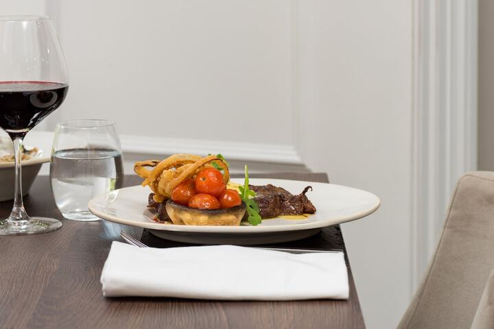 Dining 31 of 38