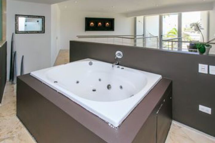 Hot Tub 76 of 108