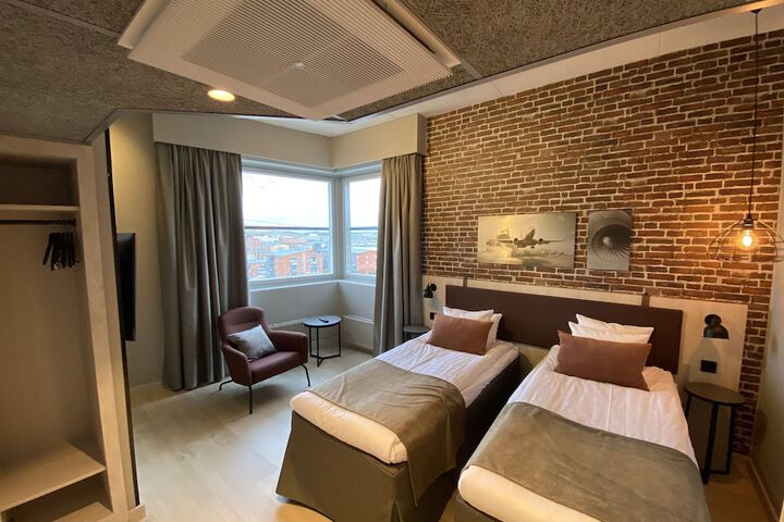 Room 22 of 117