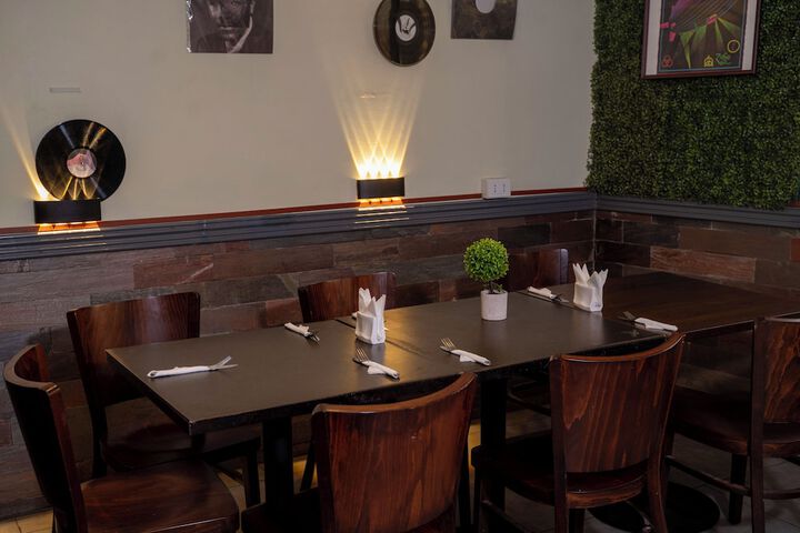 Dining 74 of 89