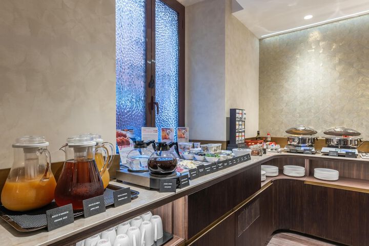 Breakfast/Coffee Service 99 of 110