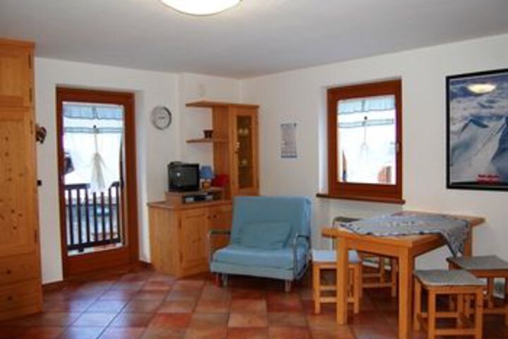 Room 11 of 24