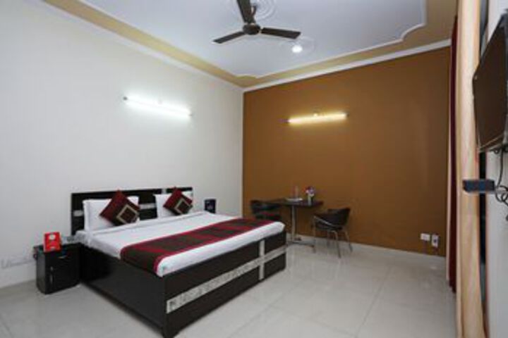 Room 16 of 28