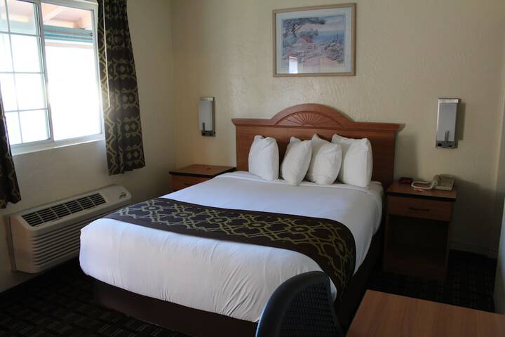 Budget Queen Bed (29 of 45)