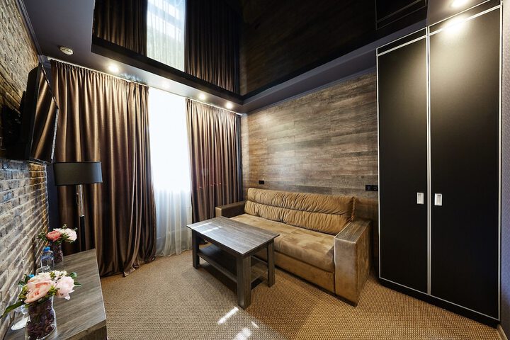 Room 15 of 33