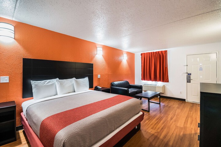 Room 18 of 36