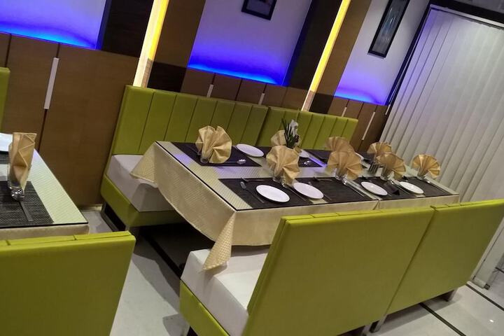 Dining 36 of 56