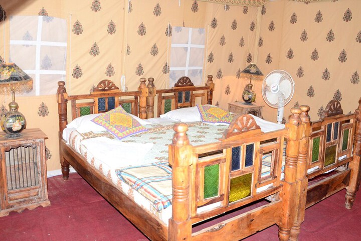 Room 2 of 32